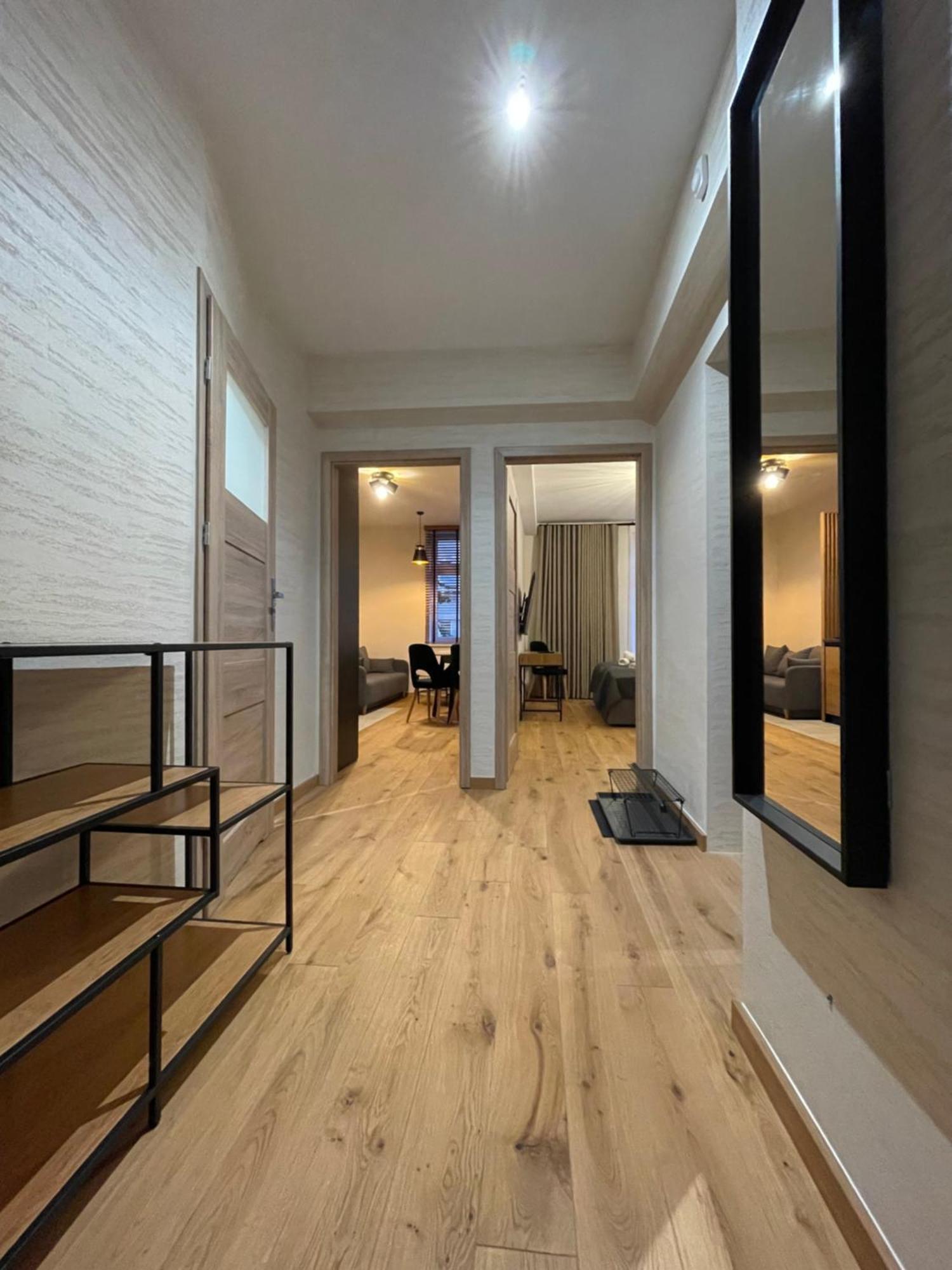 Revesen Premium Apartments Krakow Luaran gambar